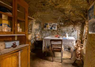 Höhlenwohnungen Langenstein Esszimmer