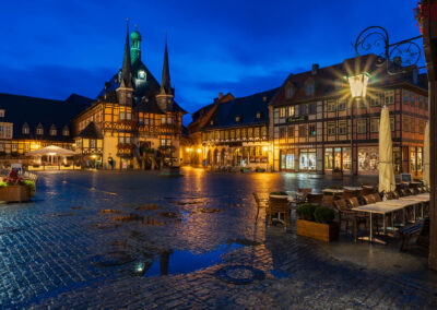 Wernigerode Marktplatz Blaue Stunde bei Regen